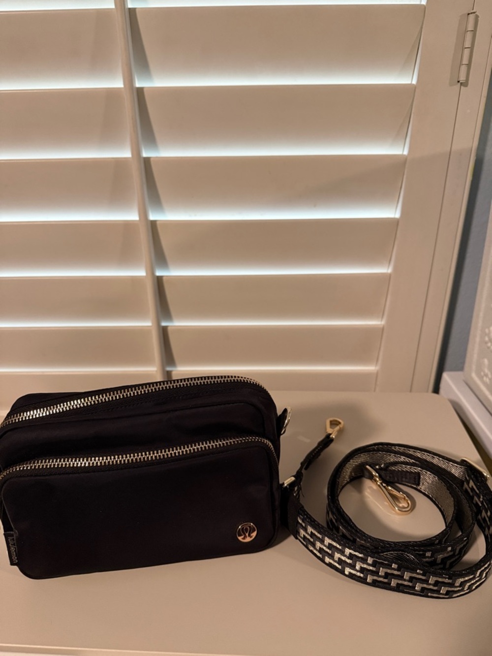 Lululemon Everywhere Crossbody L Monogram Metallic Black and Gold + extra strap